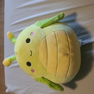 Pilar the grasshopper squishmellow